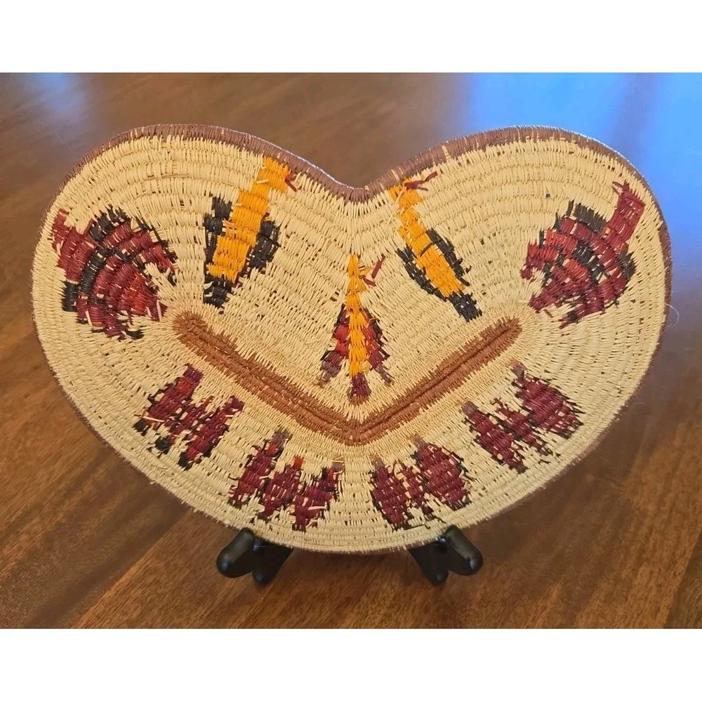 VTG Rare Hand Woven Southwestern Native American Shallow Heart Shape Basket Bird